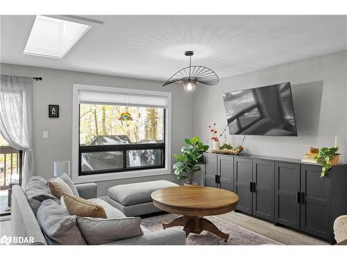 70 Huronwoods Drive, Oro-Medonte, ON - Indoor Photo Showing Living Room