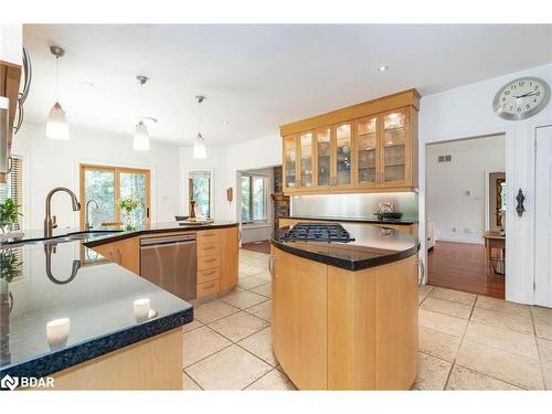 18 Red Oak Crescent, Oro-Medonte, ON - Indoor Photo Showing Kitchen