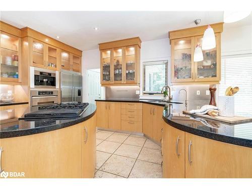 18 Red Oak Crescent, Oro-Medonte, ON - Indoor Photo Showing Kitchen