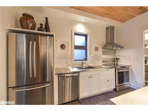 101 Jarvis Street, Orillia, ON - Indoor Photo Showing Kitchen With Stainless Steel Kitchen