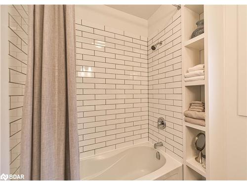 101 Jarvis Street, Orillia, ON - Indoor Photo Showing Bathroom