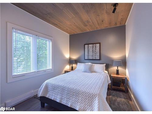 101 Jarvis Street, Orillia, ON - Indoor Photo Showing Bedroom