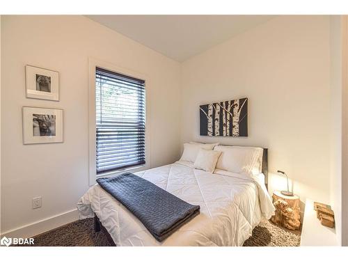 101 Jarvis Street, Orillia, ON - Indoor Photo Showing Bedroom