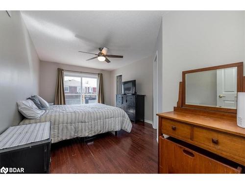 32 Majesty Boulevard, Barrie, ON - Indoor Photo Showing Bedroom