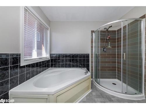 32 Majesty Boulevard, Barrie, ON - Indoor Photo Showing Bathroom