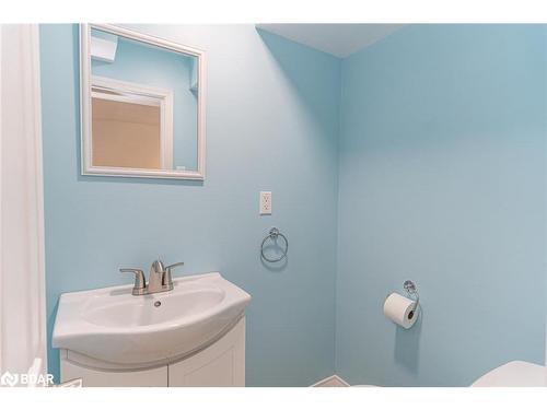 61 Arthur Avenue, Barrie, ON - Indoor Photo Showing Bathroom