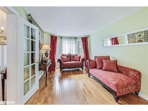 5 Kelsey Crescent, Barrie, ON - Indoor Photo Showing Living Room