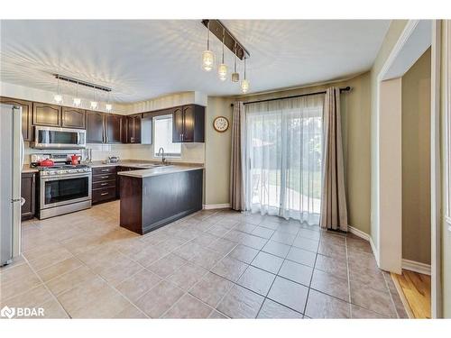 5 Kelsey Crescent, Barrie, ON - Indoor Photo Showing Kitchen