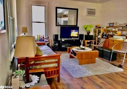 7 Hollow Lane, Cherry Valley, ON - Indoor Photo Showing Living Room