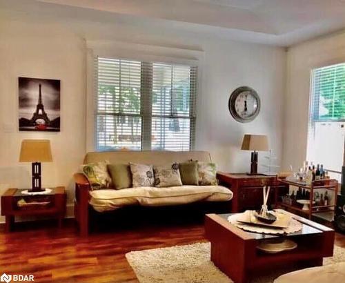 7 Hollow Lane, Cherry Valley, ON - Indoor Photo Showing Living Room