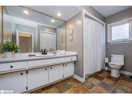 26 George Street, Orillia, ON - Indoor Photo Showing Bathroom