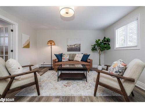 26 George Street, Orillia, ON - Indoor Photo Showing Living Room