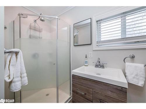 26 George Street, Orillia, ON - Indoor Photo Showing Bathroom