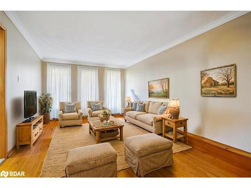 17 Dowling Circle, Markham, ON - Indoor Photo Showing Living Room