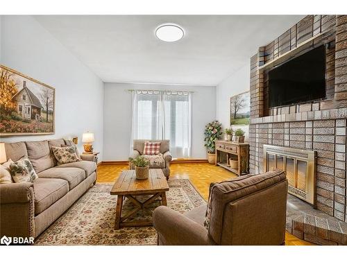 17 Dowling Circle, Markham, ON - Indoor Photo Showing Living Room With Fireplace