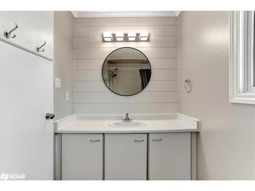 56 Knicely Road, Barrie, ON - Indoor Photo Showing Bathroom