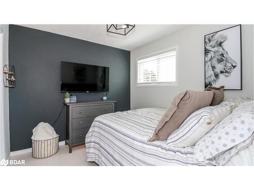 99 Churchland Drive, Barrie, ON - Indoor Photo Showing Bedroom