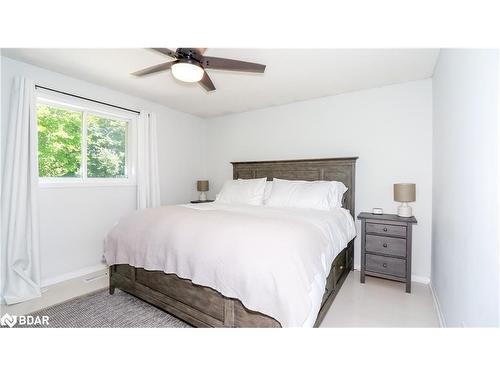 99 Churchland Drive, Barrie, ON - Indoor Photo Showing Bedroom