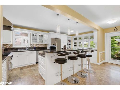 9 Bellevue Crescent, Barrie, ON - Indoor Photo Showing Kitchen With Upgraded Kitchen