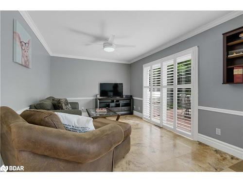 9 Bellevue Crescent, Barrie, ON - Indoor Photo Showing Living Room