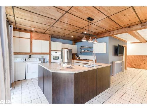 138 Richard Street, Victoria Harbour, ON - Indoor Photo Showing Kitchen With Double Sink