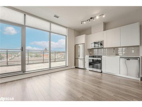 501-21 Matchedash Street S, Orillia, ON - Indoor Photo Showing Kitchen