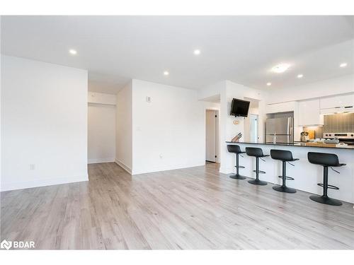 211-8 Culinary Lane, Barrie, ON - Indoor Photo Showing Kitchen