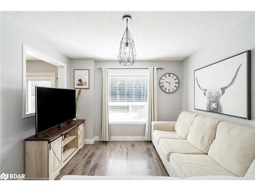 66 Clute Crescent, Barrie, ON - Indoor Photo Showing Living Room