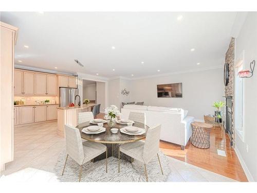 34 Camelot Square, Barrie, ON - Indoor Photo Showing Dining Room