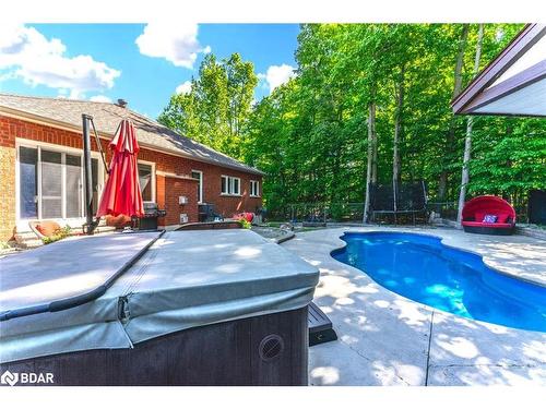 34 Camelot Square, Barrie, ON - Outdoor With In Ground Pool