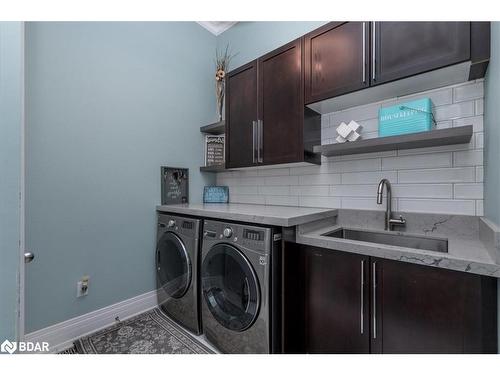 1 Curtis Way, Springwater, ON - Indoor Photo Showing Laundry Room