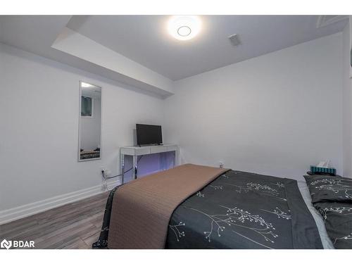 1 Curtis Way, Springwater, ON - Indoor Photo Showing Bedroom