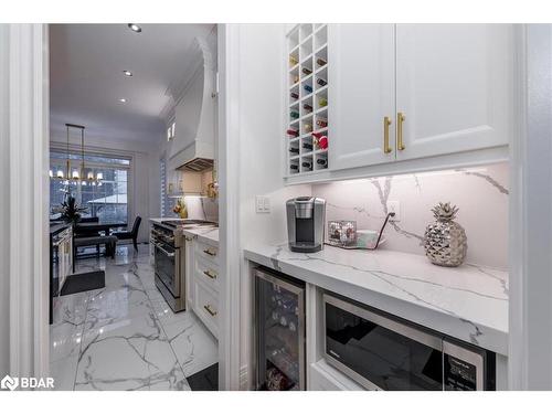 1 Curtis Way, Springwater, ON - Indoor Photo Showing Kitchen With Upgraded Kitchen