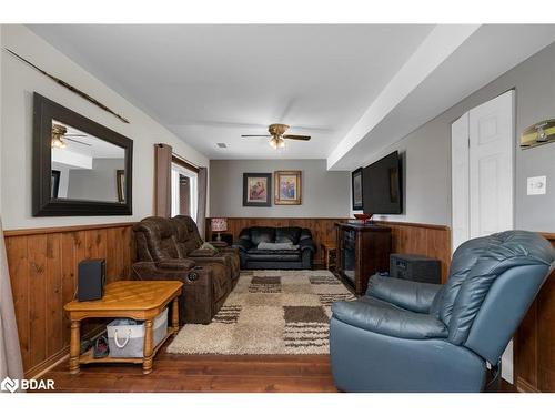 103 Letitia Street, Barrie, ON - Indoor Photo Showing Living Room