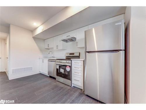 A-15 Lookout Drive, Bowmanville, ON - Indoor Photo Showing Kitchen