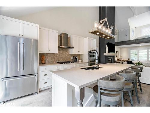 92 Nelson Street, Barrie, ON - Indoor Photo Showing Kitchen With Double Sink With Upgraded Kitchen