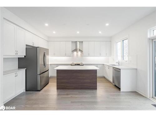 89 Berkely Street, Wasaga Beach, ON - Indoor Photo Showing Kitchen With Upgraded Kitchen