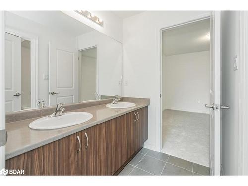 89 Berkely Street, Wasaga Beach, ON - Indoor Photo Showing Bathroom