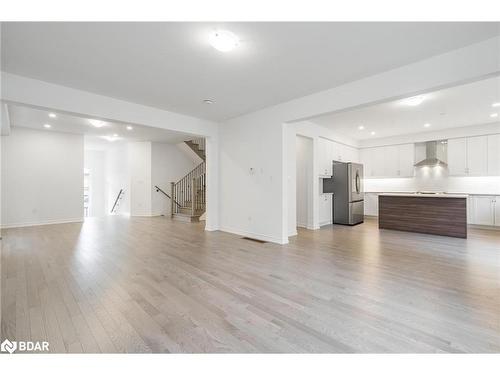 89 Berkely Street, Wasaga Beach, ON - Indoor Photo Showing Kitchen