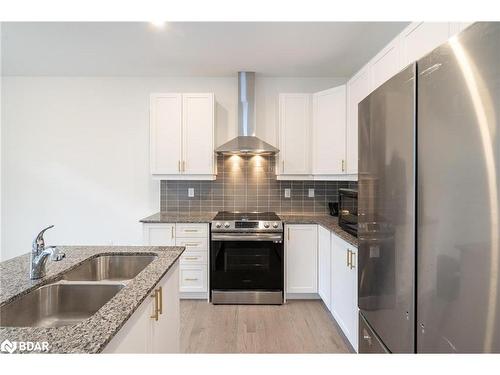 132 Ansley Road, Wasaga Beach, ON - Indoor Photo Showing Kitchen With Double Sink With Upgraded Kitchen