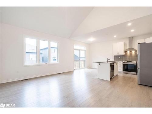 132 Ansley Road, Wasaga Beach, ON - Indoor Photo Showing Kitchen