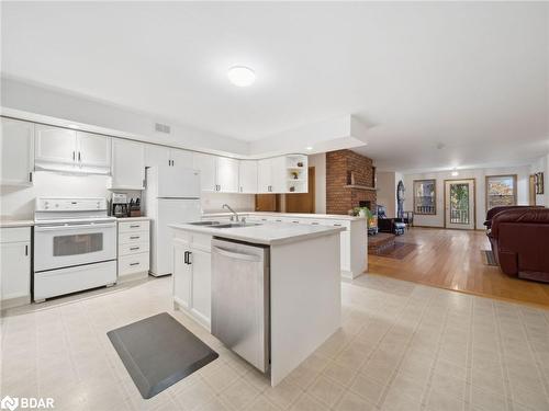 74 Line 15 N, Oro-Medonte, ON - Indoor Photo Showing Kitchen