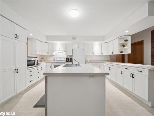 74 Line 15 N, Oro-Medonte, ON - Indoor Photo Showing Kitchen With Double Sink