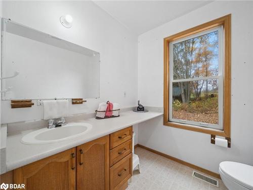 74 Line 15 N, Oro-Medonte, ON - Indoor Photo Showing Bathroom