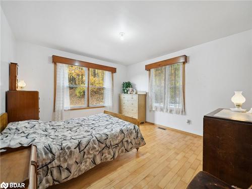 74 Line 15 N, Oro-Medonte, ON - Indoor Photo Showing Bedroom