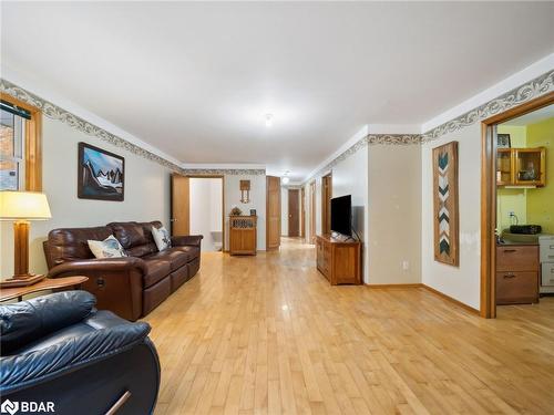 74 Line 15 N, Oro-Medonte, ON - Indoor Photo Showing Living Room