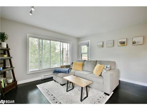 109-23 Dawson Drive, Collingwood, ON - Indoor Photo Showing Living Room