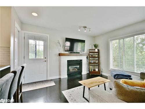 109-23 Dawson Drive, Collingwood, ON - Indoor Photo Showing Living Room With Fireplace