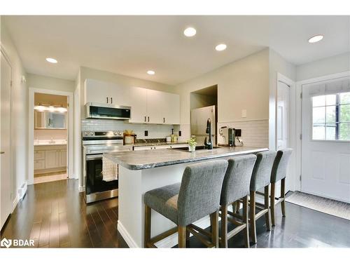 109-23 Dawson Drive, Collingwood, ON - Indoor Photo Showing Kitchen With Upgraded Kitchen