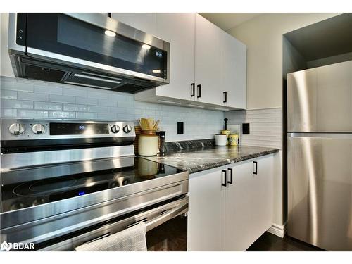 109-23 Dawson Drive, Collingwood, ON - Indoor Photo Showing Kitchen With Stainless Steel Kitchen With Upgraded Kitchen